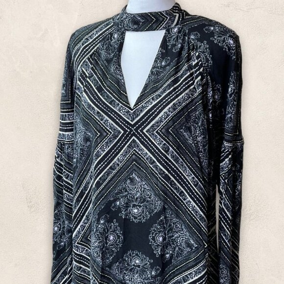 FREE People Walking On A Dream Keyhole Cut Out Oversize Tunic Top Size Small - Picture 5 of 8